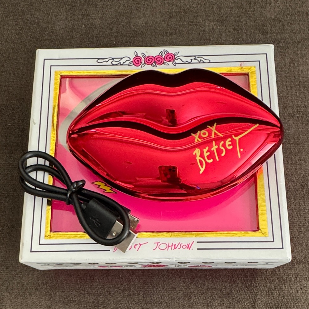 Betsey Johnson Red Lip-Shaped Charger